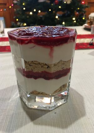 Pohárkrém gyümölcsöntettel recept fotója