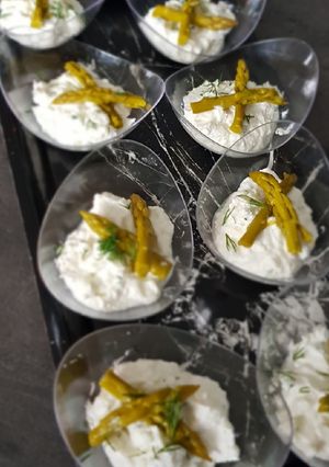 Une photo de °Mousse de chèvre, ciboulette et asperges°