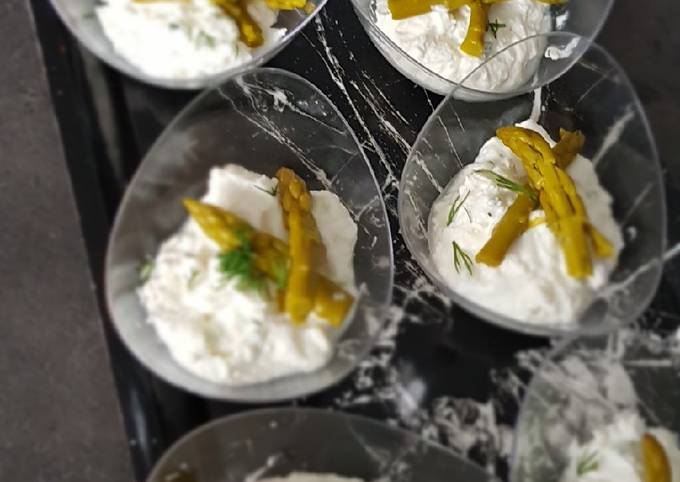 °Mousse de chèvre, ciboulette et asperges°