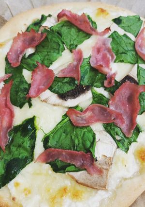 Une photo de Pizza Ricotta/épinard