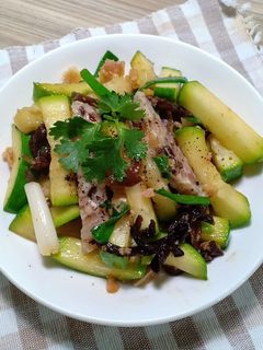 Hình của món Bầu xào giò thủ.