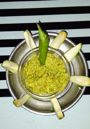 કાચી કેરી ની ચટણી (Raw Mango Chutney Recipe In Gujarati) રેસીપી મુખ્ય ફોટો