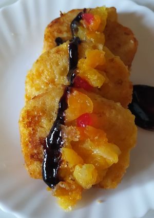 Una foto de Tostada Francesa Con Budín, Naranja y Mandarina