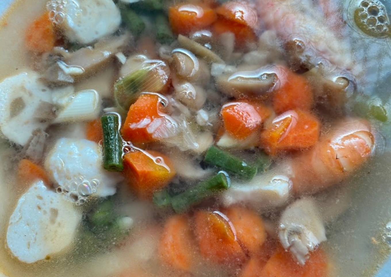 Mushroom Shrimp Soup with Veggies