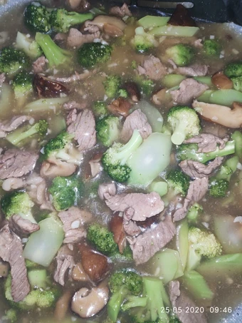 Cara Mudah Membikin Resep Tumis Brokoli Daging Sapi Jamur yang Enak Banget Anti Ribet, Sempurna