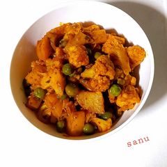 Cauliflower Peas Potato Sabzi A picture of Cauliflower Peas Potato Sabzi.