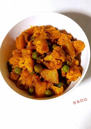 A picture of Cauliflower Peas Potato Sabzi.