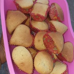 A picture of Vanilla cupcakes.