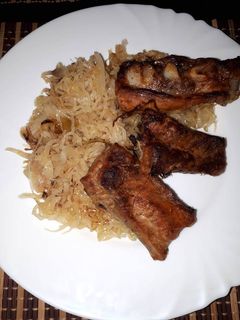 Sült oldalas savanyú káposztával recept fotója