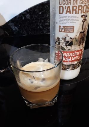 Una foto de Carajillo de licor de crema de arroz