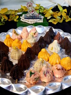 मोदक (modak recipe in Hindi) रेसिपी मुख्य फोटो