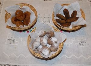 Una foto de Bocaditos dulces de vino y mini palitos de anís