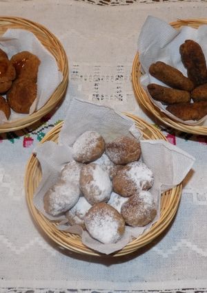 Una foto de Bocaditos dulces de vino y mini palitos de anís