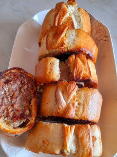 Una foto de Pan de carne en pan de papa