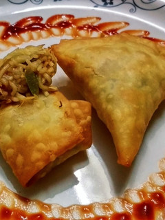 स्प्रिंग रोल समोसा (Spring roll samosa recipe in Hindi) रेसिपी मुख्य फोटो