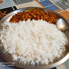 A picture of White Lobia with Boiled Rice.