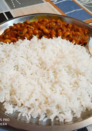 A picture of White Lobia with Boiled Rice.