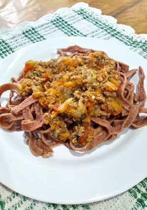 Una foto de Fideos integrales de remolacha