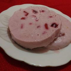 A picture of Strawberry kulfi.