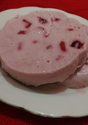 A picture of Strawberry kulfi.