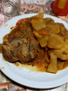 Una foto de Churrasco de paleta a la criolla con papas