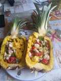 Insalata con gamberi nell'ananas
