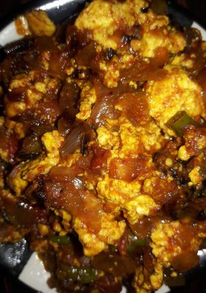 A picture of Chhena Bhurji.