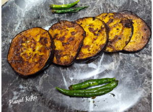 A picture of Begun Bhaja (Brinjal Tawa Fry).