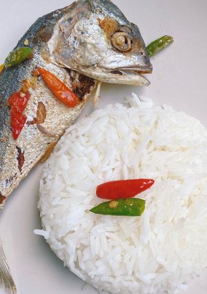 รูปของ ปลาทูสะเด็ดพริกเพคะ 🤭🤭🤭 / ปลาทูทอดผัดพริกเกลือคลุกข้าว 🐟 🌶 🧂 / Fried mackerel with chilies and salt
