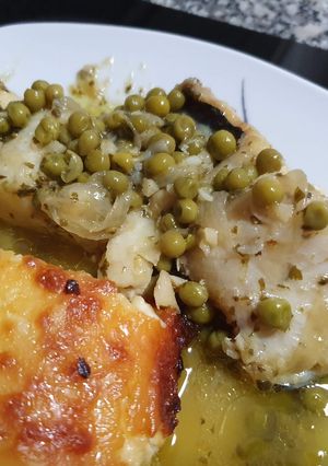 Foto principal de Merluza en salsa verde con guisantes