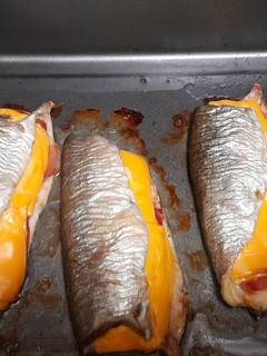 Una foto de Truchas al horno con jamón serrano y queso