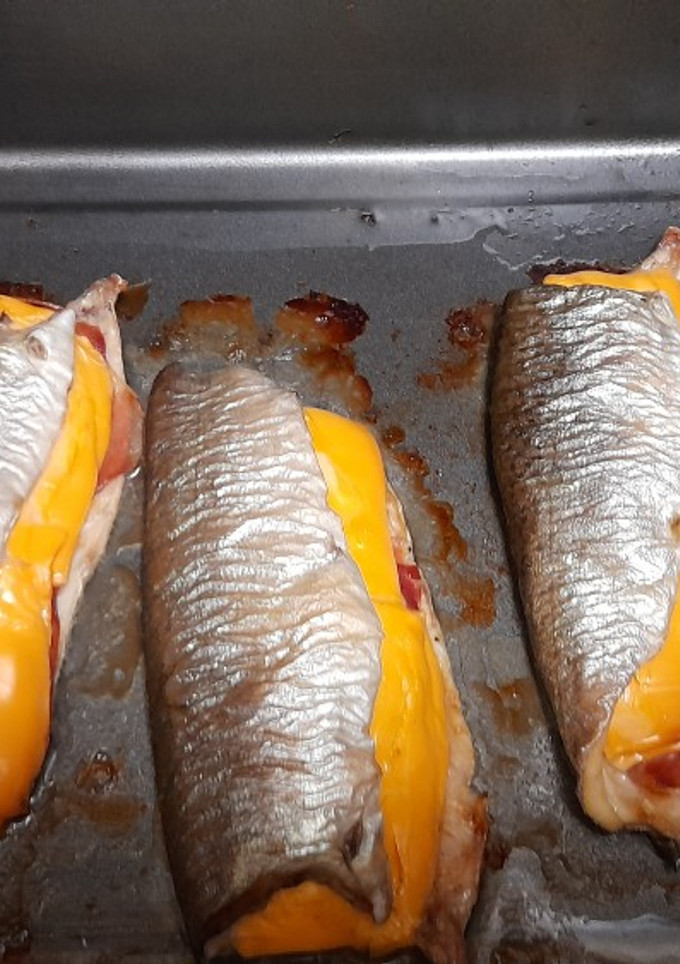 Una foto de Truchas al horno con jamón serrano y queso