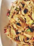 Insalata di fettuccine di edamame