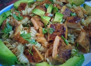 Una foto de Rotatines o espirales con pechuga de pollo, jugosa al sartén