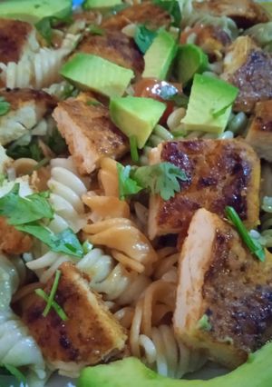 Una foto de Rotatines o espirales con pechuga de pollo, jugosa al sartén