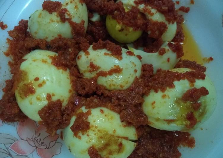 Langkah Mudah untuk Membuat 49. Telur bulet goreng balado, Bikin Ngiler