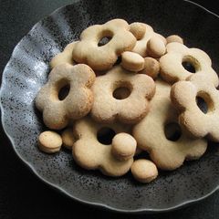 A picture of 100% Buckwheat Cookies.