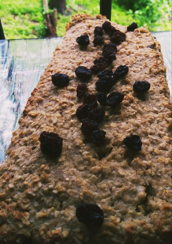 Una foto de Mi invento de budín de avena, banana y miel con pasas de uva