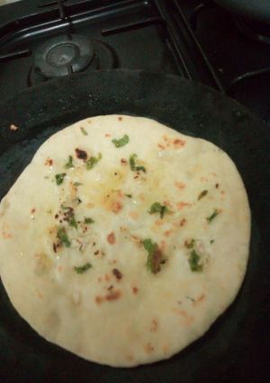 A picture of Garlic Naan.