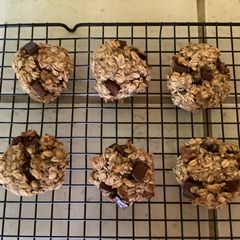 A picture of Oatmeal cookie (only 3 ingredients).