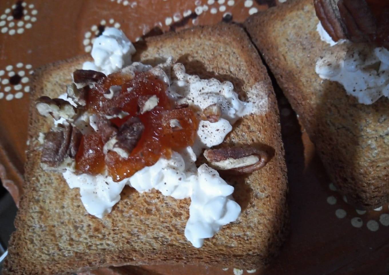 Pan tostado y cottage π