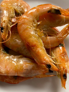 Una foto de Langostinos al horno al cilantro (fácil)