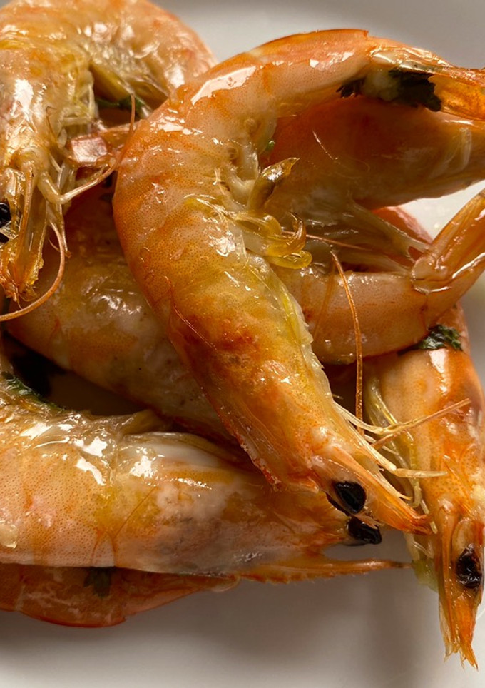 Una foto de Langostinos al horno al cilantro (fácil)