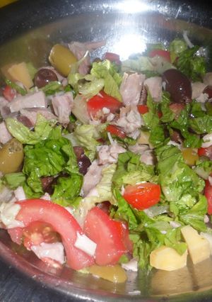 Una foto de Fuente de pollo con aceitunas