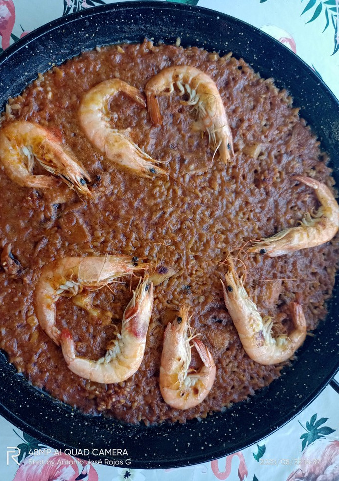 Una foto de Arroz con langostinos