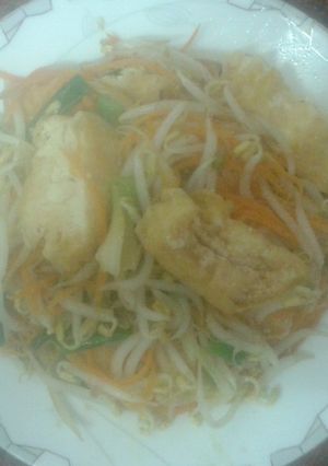 Hình của món Giá đỗ xào đậu phụ.