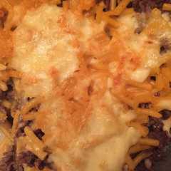 Una foto de Macarrones con queso y carne al horno