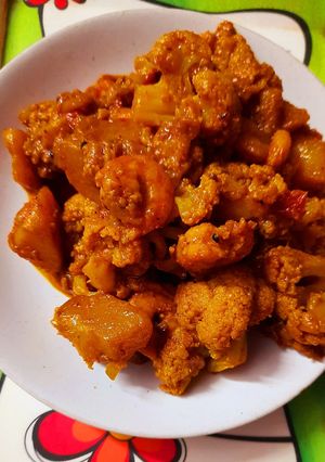 চিংড়ি দিয়ে ফুলকপি আলুর ডালনা(chingri diye fulkopi aloor dalna recipe in Bengali) রেসিপির প্রধান ছবি