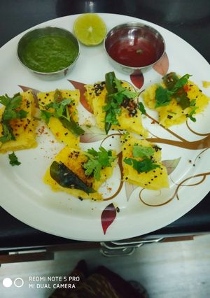 A picture of Besan Dhokla.