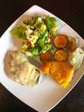 Pollo con muzarella al horno con verduras asadas y ensalada 🍗🥔🍠🥗
